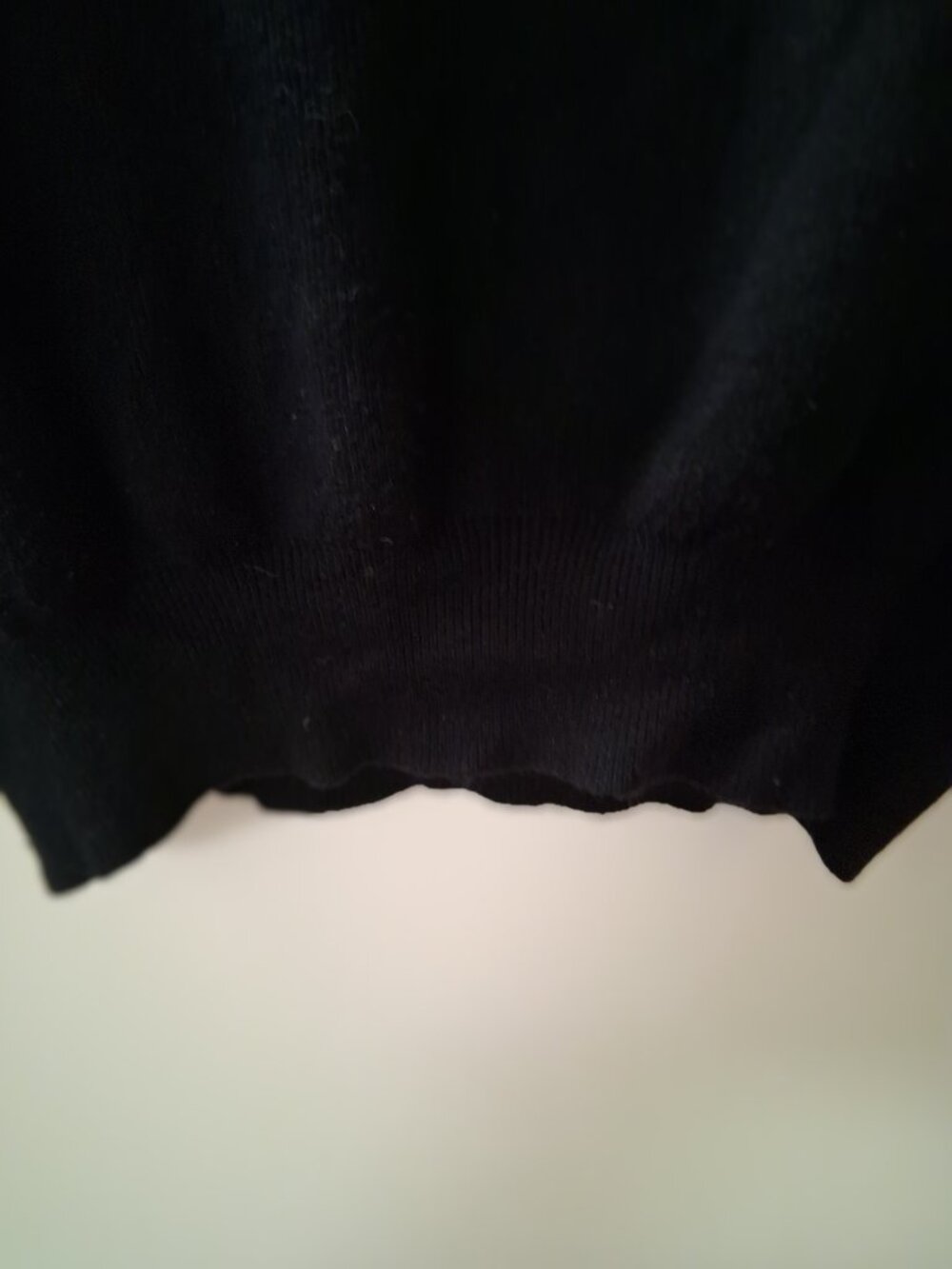 H&M Women's Black Lightweight Cropped Crew Neck Sweater - Picture 3 of 6